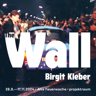 <strong>Exhibition Identity</strong><br/>
<em>The Wall – Birgit Kleber</em><br/>Alte Feuerwache >Projektraum<br/> 